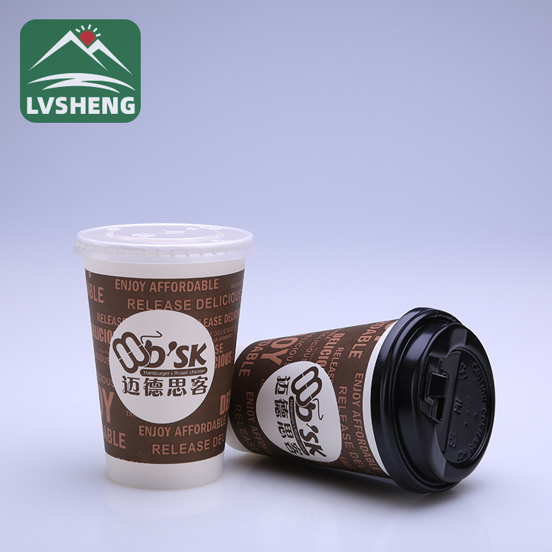 Perché la tazza di caffè usa e getta non è in realtà senza plastica
