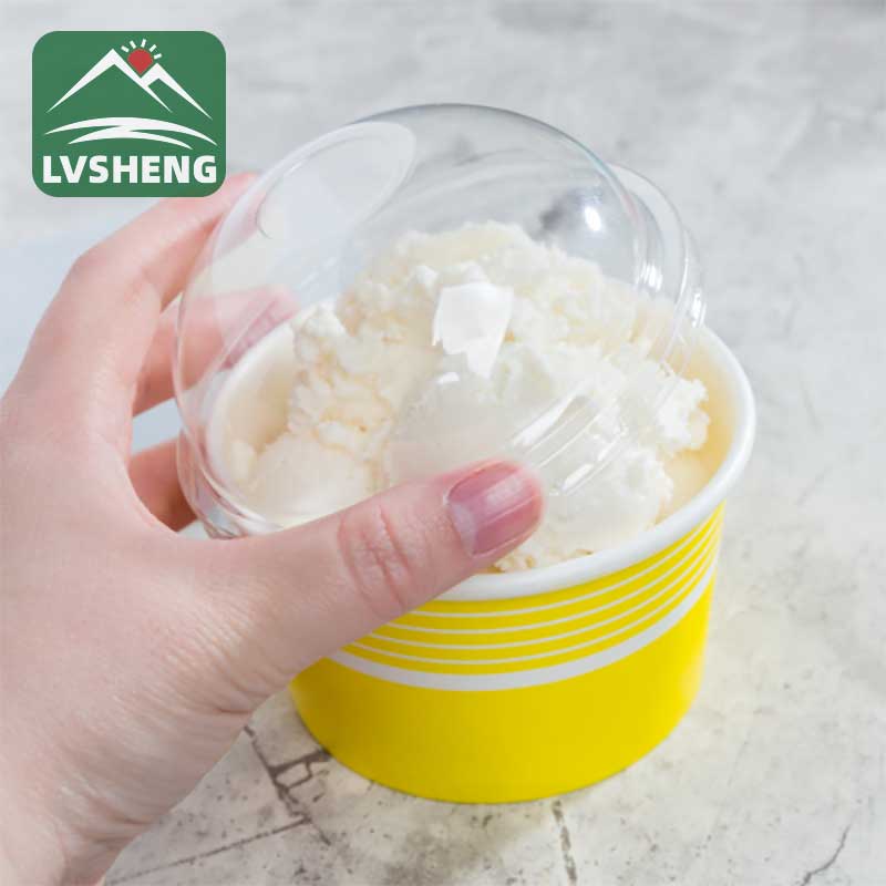 Gelato per bambini in tazza di carta